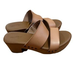 Universal Thread Wood Heel Wedges - 6 TAN